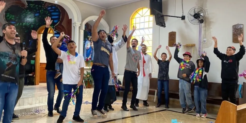 Carnaval do católico tem festa e oração.