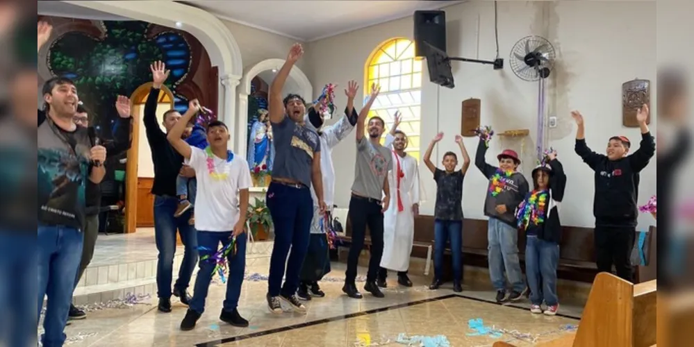 Carnaval do católico tem festa e oração.