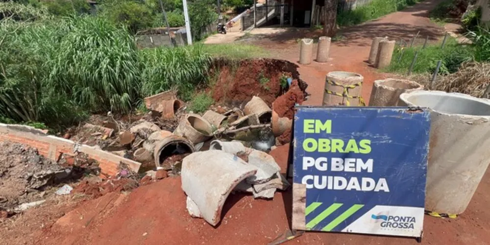 Esse é um dos problemas decorrentes das fortes chuvas enfrentadas pela população de Ponta Grossa, como argumentado pela Prefeitura