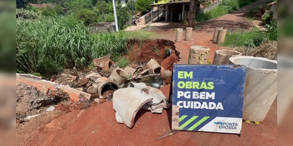 Esse é um dos problemas decorrentes das fortes chuvas enfrentadas pela população de Ponta Grossa, como argumentado pela Prefeitura