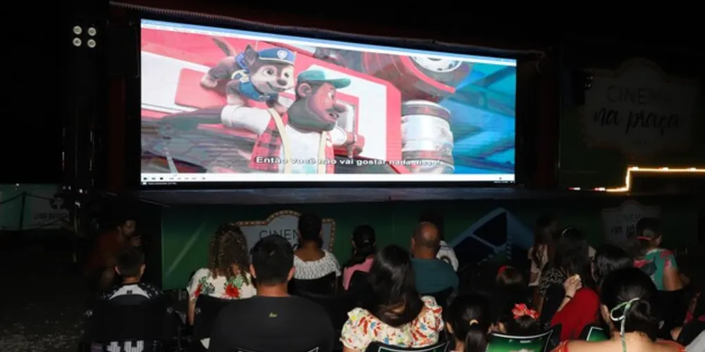 Cinema na Praça em Imbaú, nos Campos Gerais, aconteceu nessa segunda-feira (08)