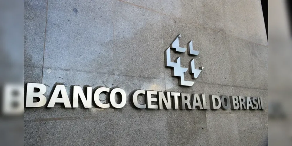 O banco também revisou a previsão do Produto Interno Bruto (PIB, soma dos bens e serviços produzidos no país) aumentando de 2,9% para 3%, este ano.