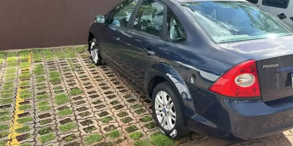 Veículo de suspeito de entrar sem autorização em área do Palácio do Alvorada na madrugada de sábado (24).