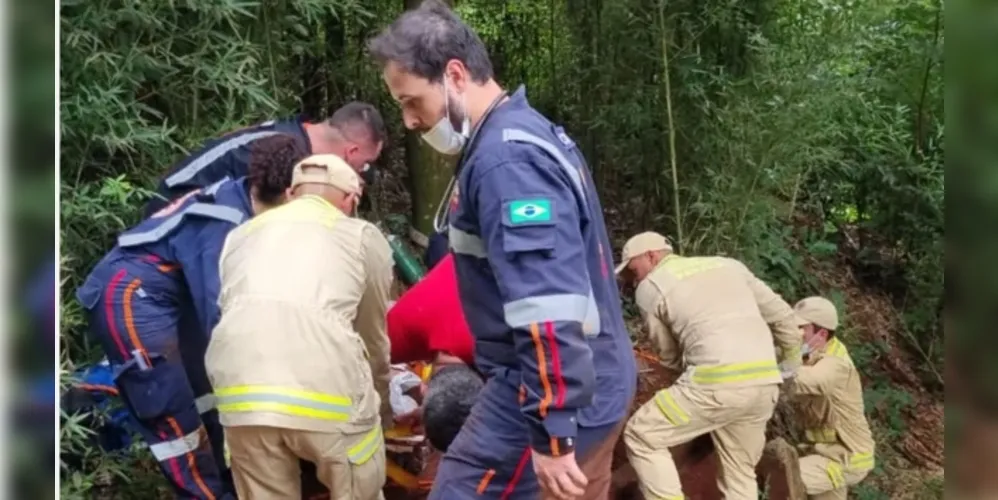 Jovem foi socorrido pelos bombeiros e Samu