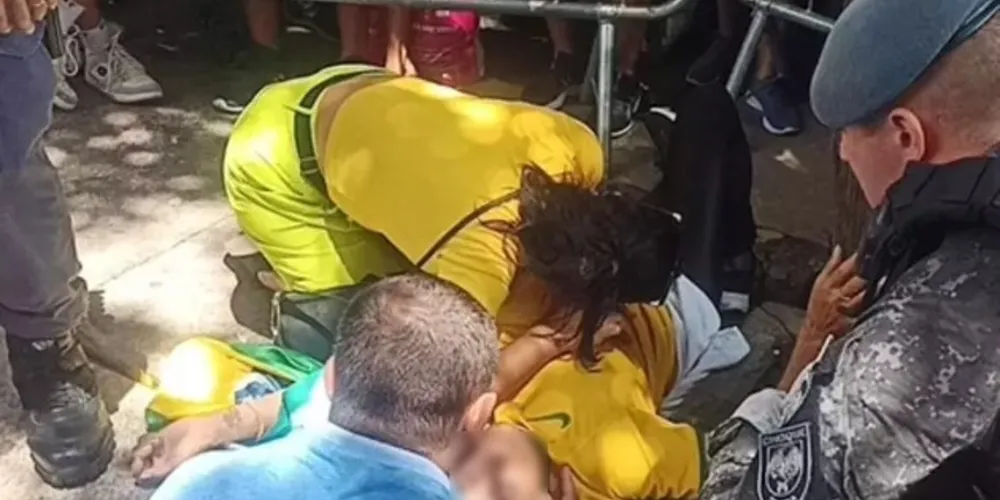 A vítima também foi atendida pelo Samu e por equipes dos Bombeiros