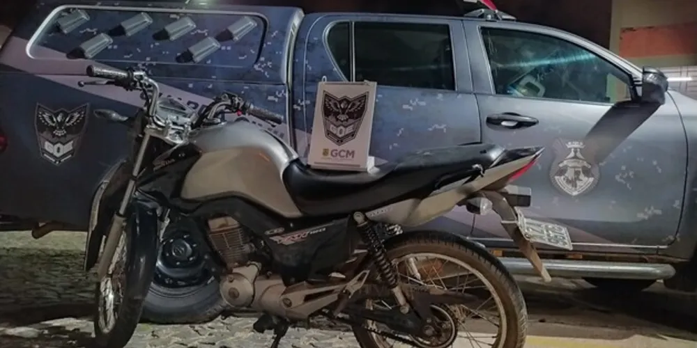 Os oficiais realizavam o patrulhamento quando visualizaram a motocicleta Honda Fan 150 cc, de cor prata