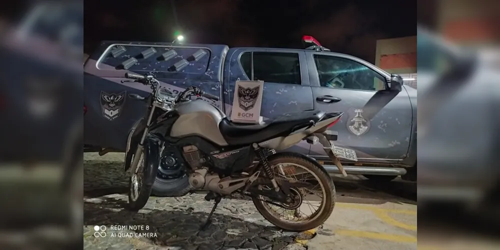 Os oficiais realizavam o patrulhamento quando visualizaram a motocicleta Honda Fan 150 cc, de cor prata