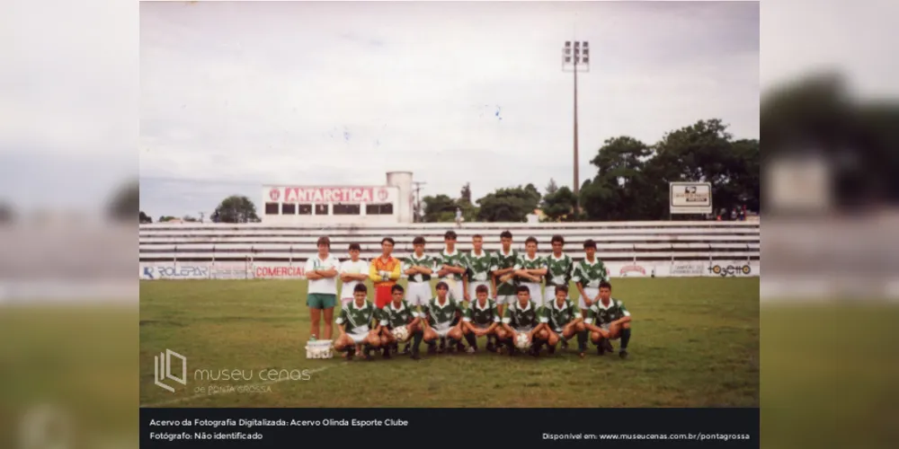 As fotografias trazem registros de como eram as escalações e as partidas