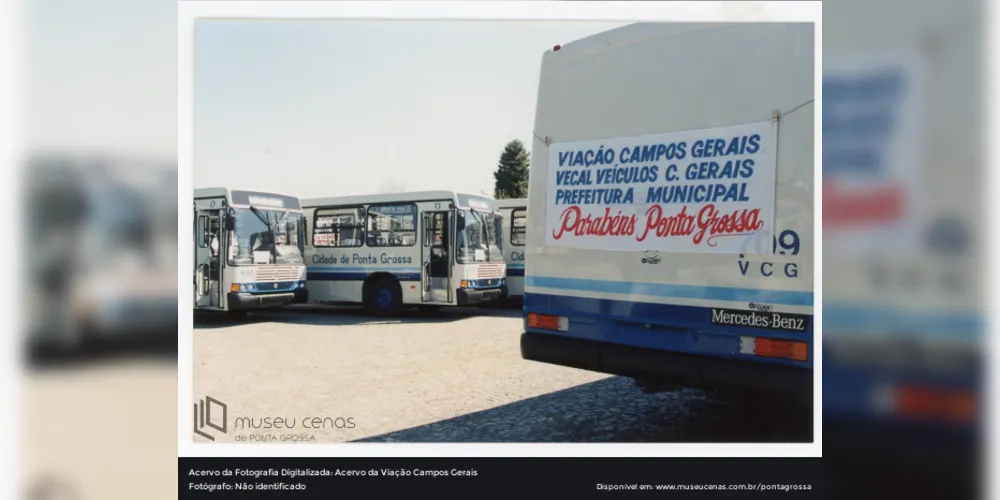 As fotografias contam além da história do transporte coletivo da cidade.