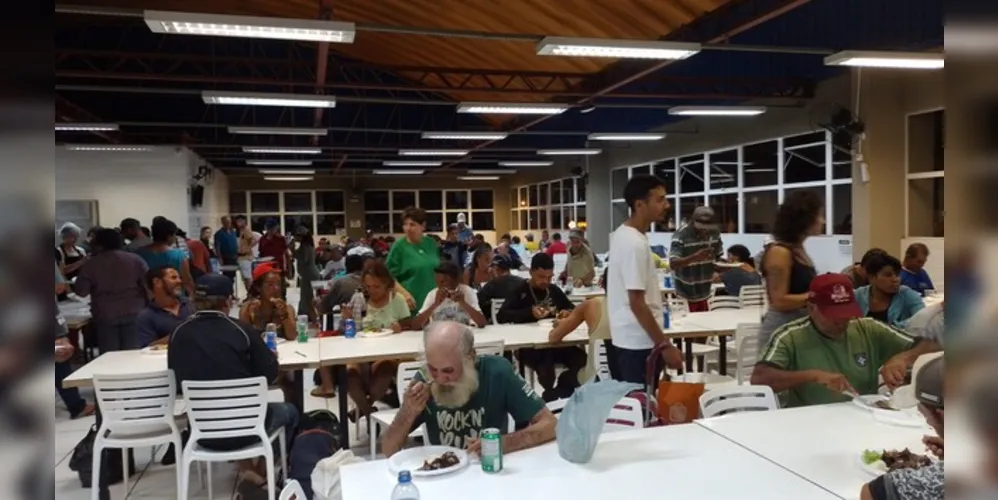 Jantar reuniu cerca de 200 pessoas.