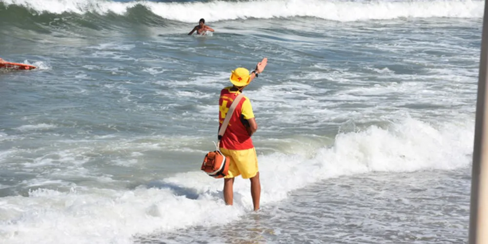 Desde o dia 16 de dezembro, bombeiros fizeram quase 37 resgates por dia no Litoral