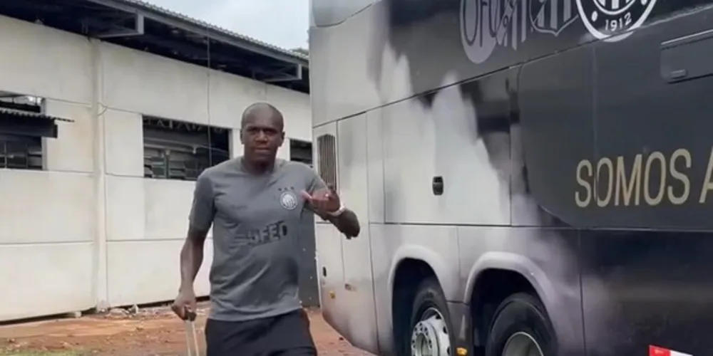 Atletas e comissão saíram de Ponta Grossa às 13h