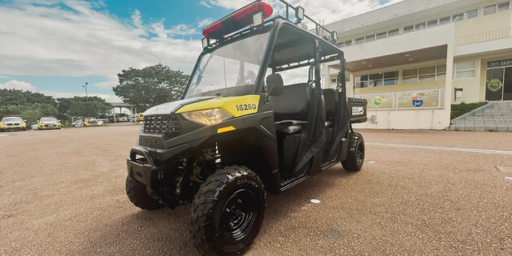 Os veículos possuem a capacidade para quatro pessoas, além de serem 4x4, o que facilita a entrada em locais de difícil acesso
