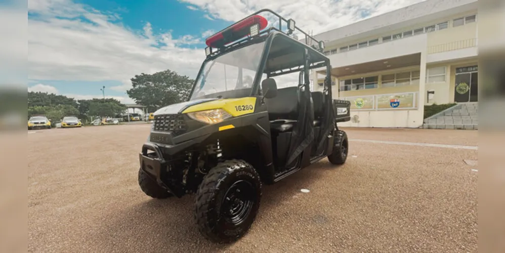 Os veículos possuem a capacidade para quatro pessoas, além de serem 4x4, o que facilita a entrada em locais de difícil acesso