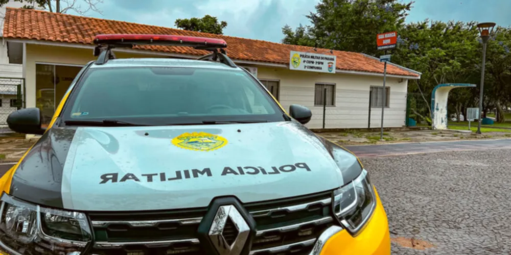 Foi possível visualizar através das câmeras de segurança, dois homens entrando na garagem e furtando a camionete