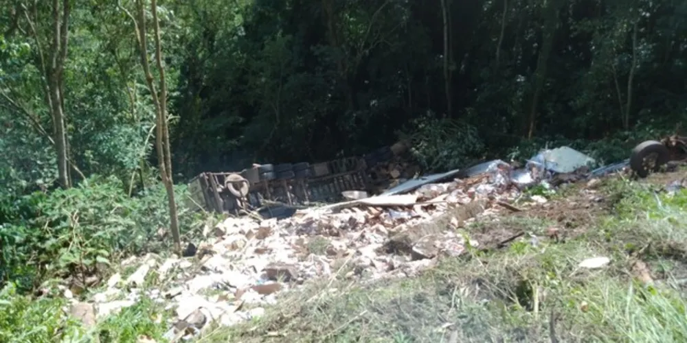 Acidente aconteceu na PR-090, em Piraí do Sul