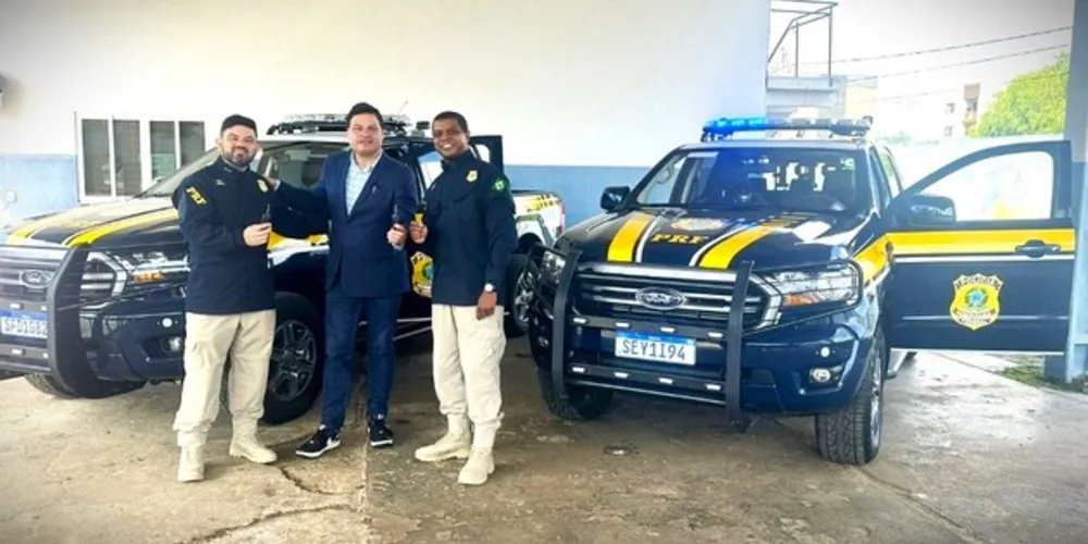 Entrega dos carros aconteceu nesta sexta-feira (23)