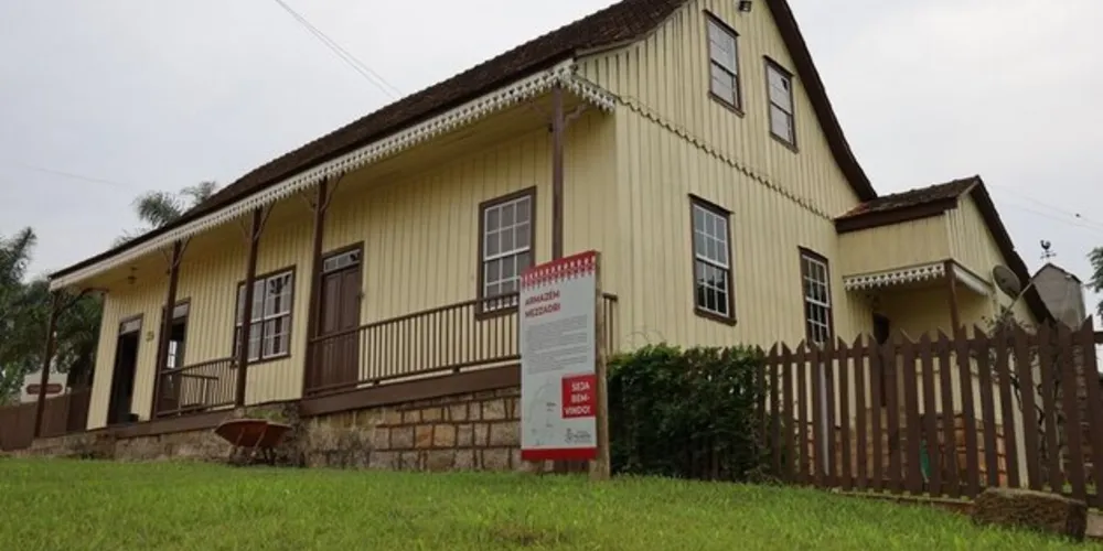 Armazém Mezzadri, localizado no Cantagalo, foi construído em madeira e inaugurado em 1911 por Líbero Mezzadri