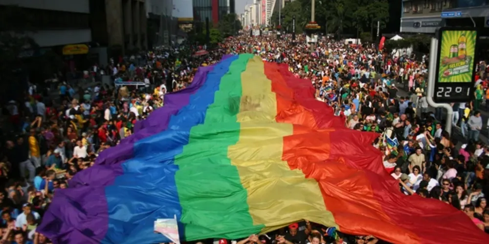 Com músicas envolventes, adereços criativos e uma atmosfera de respeito mútuo, o enredo oficial do bloco é 'Na boca do Povo de Fernando Procópio'