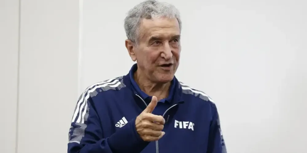 O técnico Carlos Alberto Parreira está há quatro meses realizando um tratamento quimioterápico