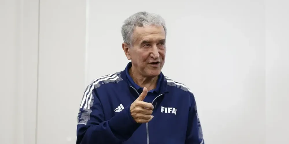 O técnico Carlos Alberto Parreira está há quatro meses realizando um tratamento quimioterápico