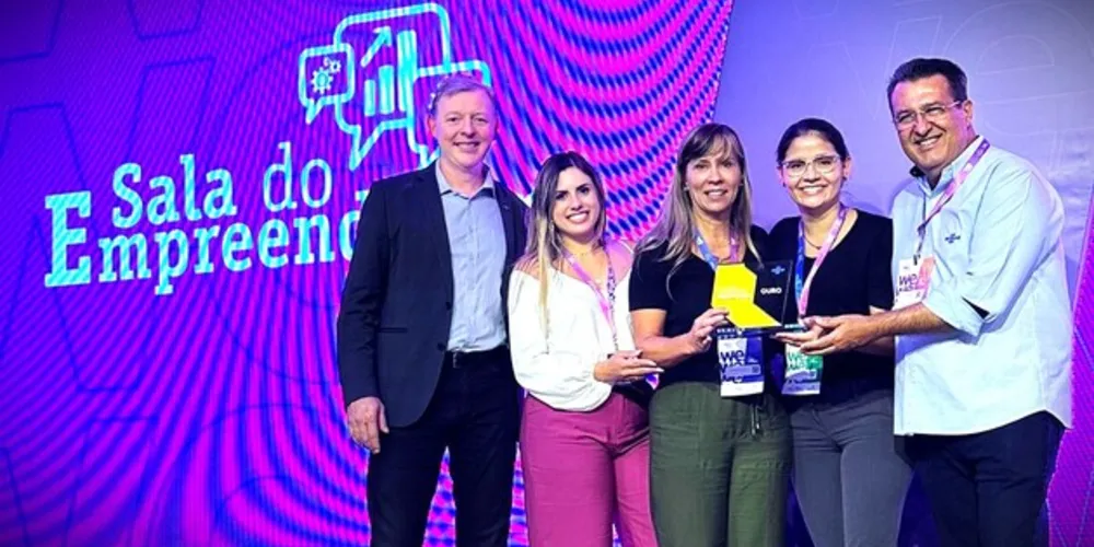 Lideranças da Sala do Empreendedor durante a entrega do prêmio