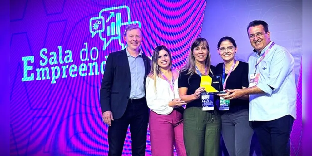 Lideranças da Sala do Empreendedor durante a entrega do prêmio