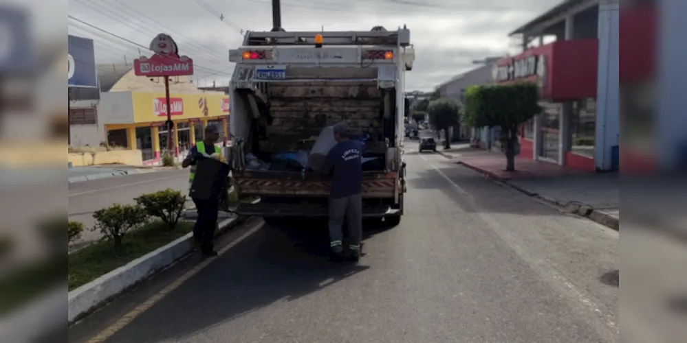 A primeira bonificação do vale-alimentação já entrou no pagamento dessa sexta-feira (2) para todos os servidores municipais na ativa