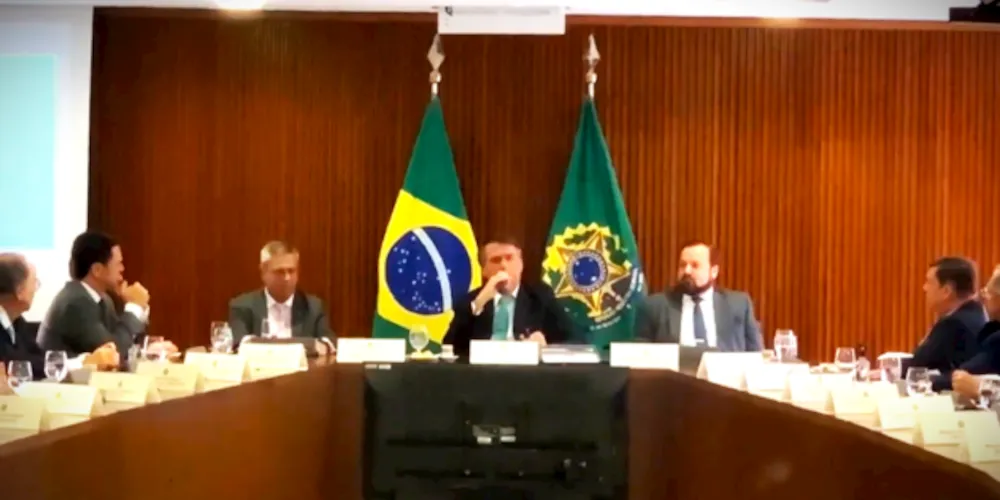 Ao centro o ex-presidente da República, Jair Bolsonaro