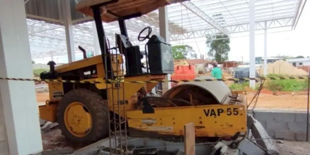 Máquina teria passado por cima da vítima e parado numa parede de concreto