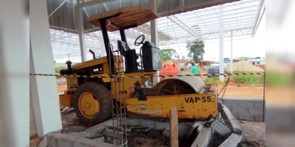 Máquina teria passado por cima da vítima e parado numa parede de concreto