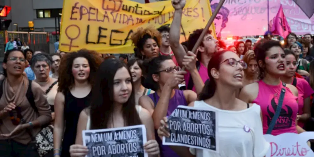 Movimentos buscam garantir o direito ao aborto legal no Brasil