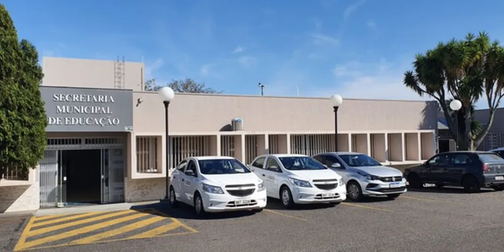 A entrega dos currículos também pode ser realizada pessoalmente na Secretaria de Educação, em Uvaranas.