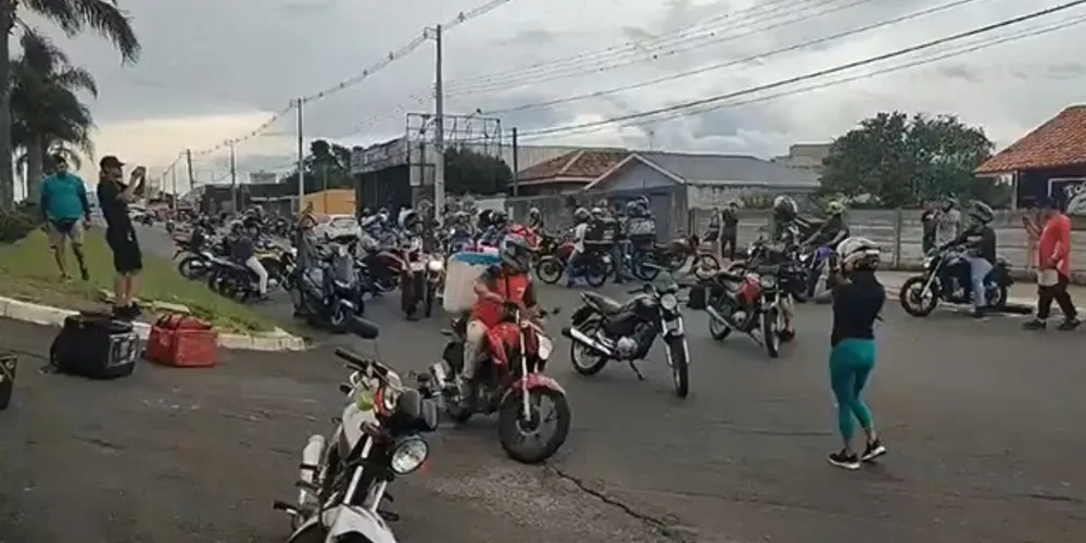 Manifestação aconteceu neste domingo em Ponta Grossa