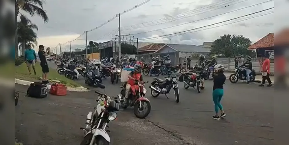 Manifestação aconteceu neste domingo em Ponta Grossa