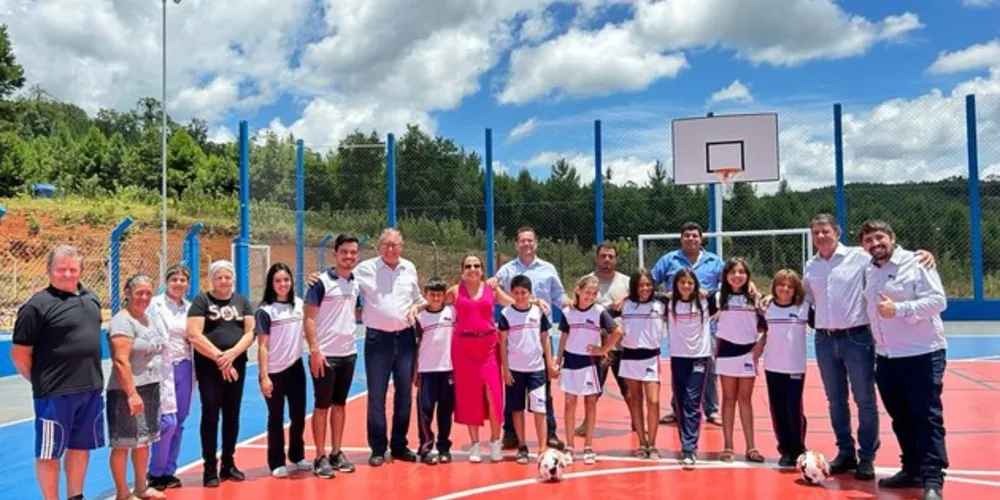 Sengés inaugurou quadra poliesportiva no bairro Pinhalzinho