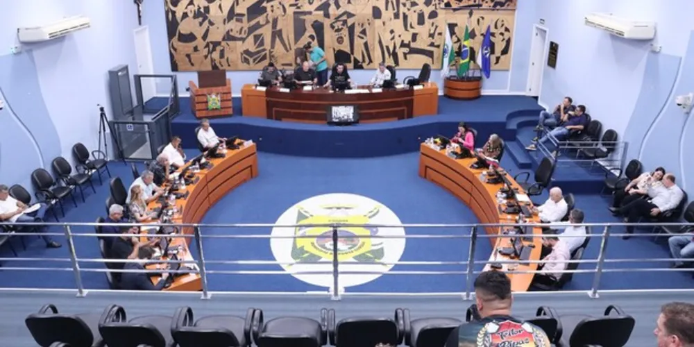 Trabalhos no legislativo foram retomados nesta segunda-feira (19)