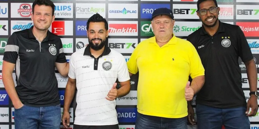 A escolinha oficial do clube oferece turmas tanto masculinas quanto femininas, abrangendo idades de 5 a 15 anos