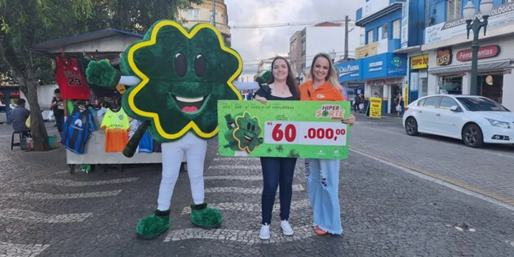 Tayane Cosmo, de 23 anos, faturou o prêmio principal da Hiper Sorte, no domingo (25)