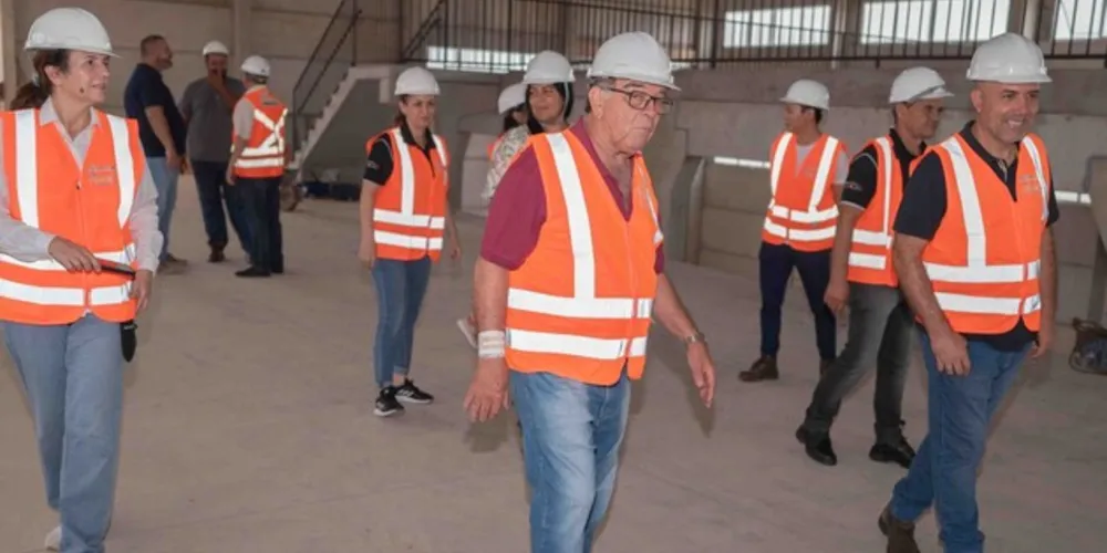 Marcio Matos visitou a obra ao lado da vice-prefeita Rita Araújo