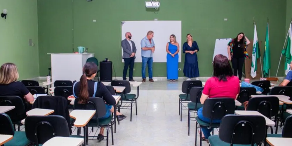 O prefeito de Tibagi, Artur Butina, participou da abertura da capacitação, que foi ministrada por Luciano Betiate