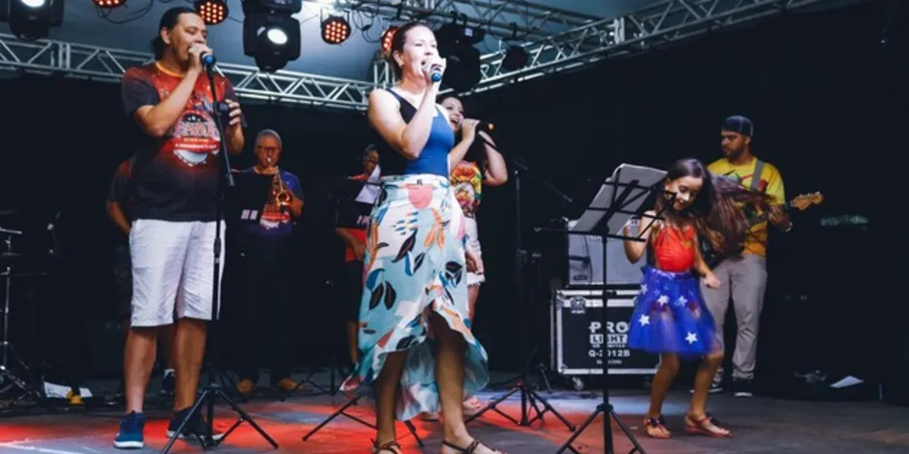 As marchinhas deverão ser compostas de refrão, primeira e segunda estrofe