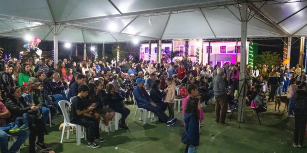 Nesta sexta-feira (15), às 20h15, o coral São José fará uma apresentação especial nas janelas do Palácio do Diamante
