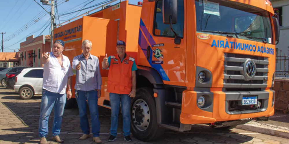 Os veículos são caminhões chamados de Auto Bomba Tanque e vão integrar as estruturas de Brigadas Comunitárias