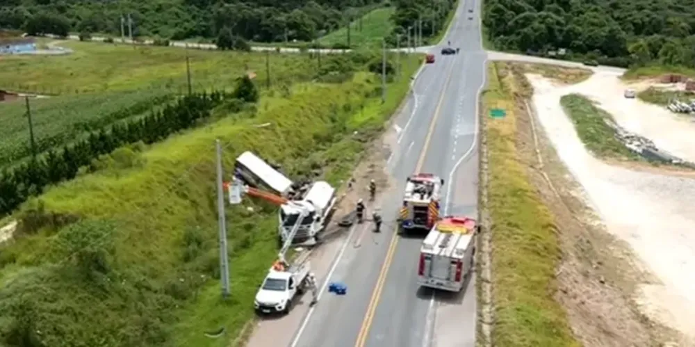 Não se sabe o que causou o acidente; não houve feridos.