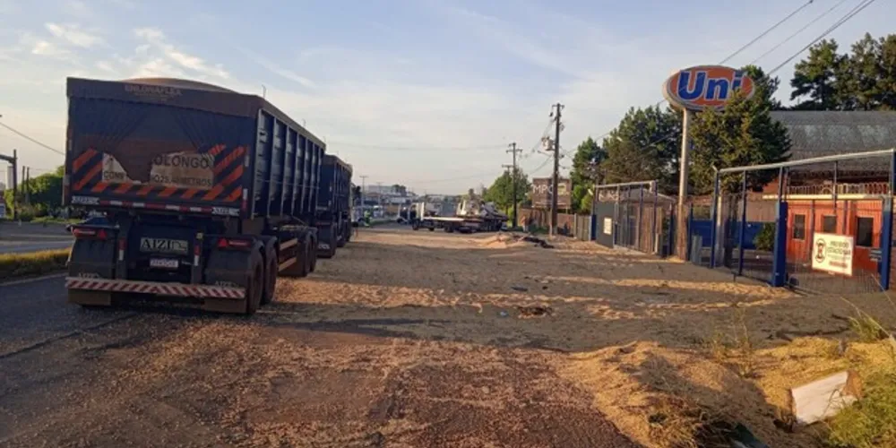 Acidente aconteceu por volta das 5 horas desta segunda-feira (12)