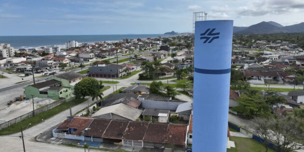 Sanepar aumentou em 40% as equipes de campo no Litoral, com o deslocamento de colaboradores de outras regiões do estado, e instalou seis reservatórios-contêineres nas regiões mais críticas.