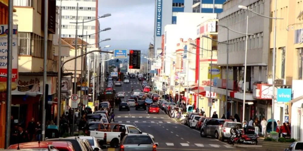 Avenida Vicente Machado, no Centro de Ponta Grossa