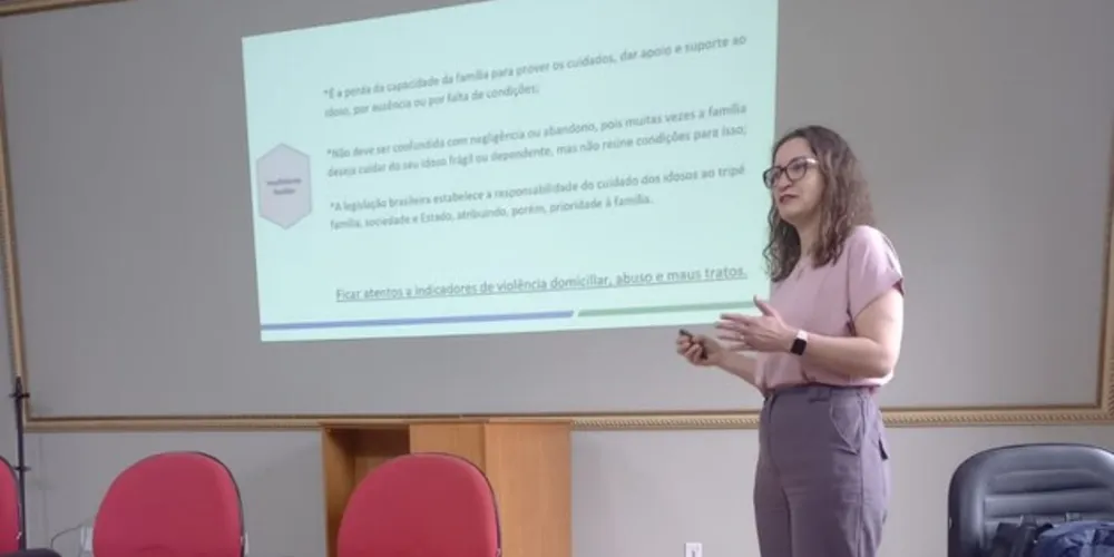 A diretora estratégia da saúde da família, Anye Possatto, destaca que os médicos da atenção  aproveitaram o encontro