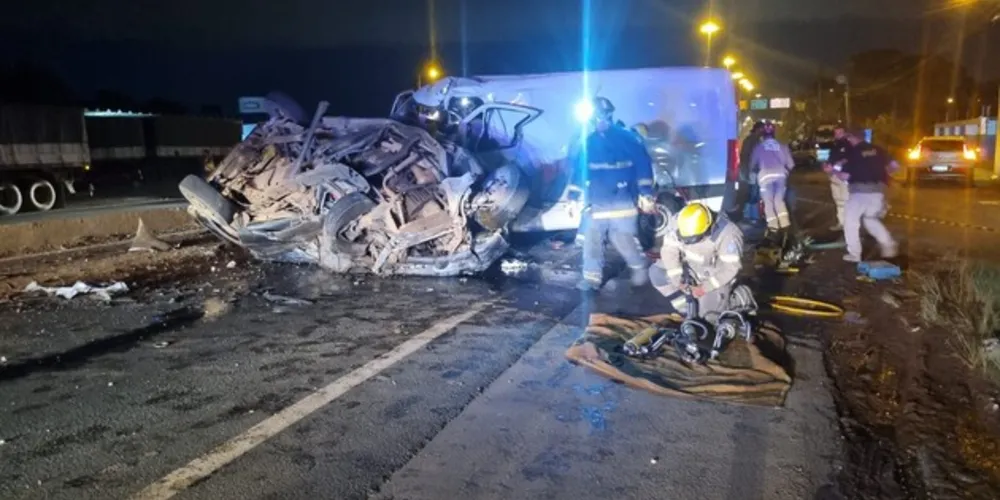 Imagens revelam violência da colisão.